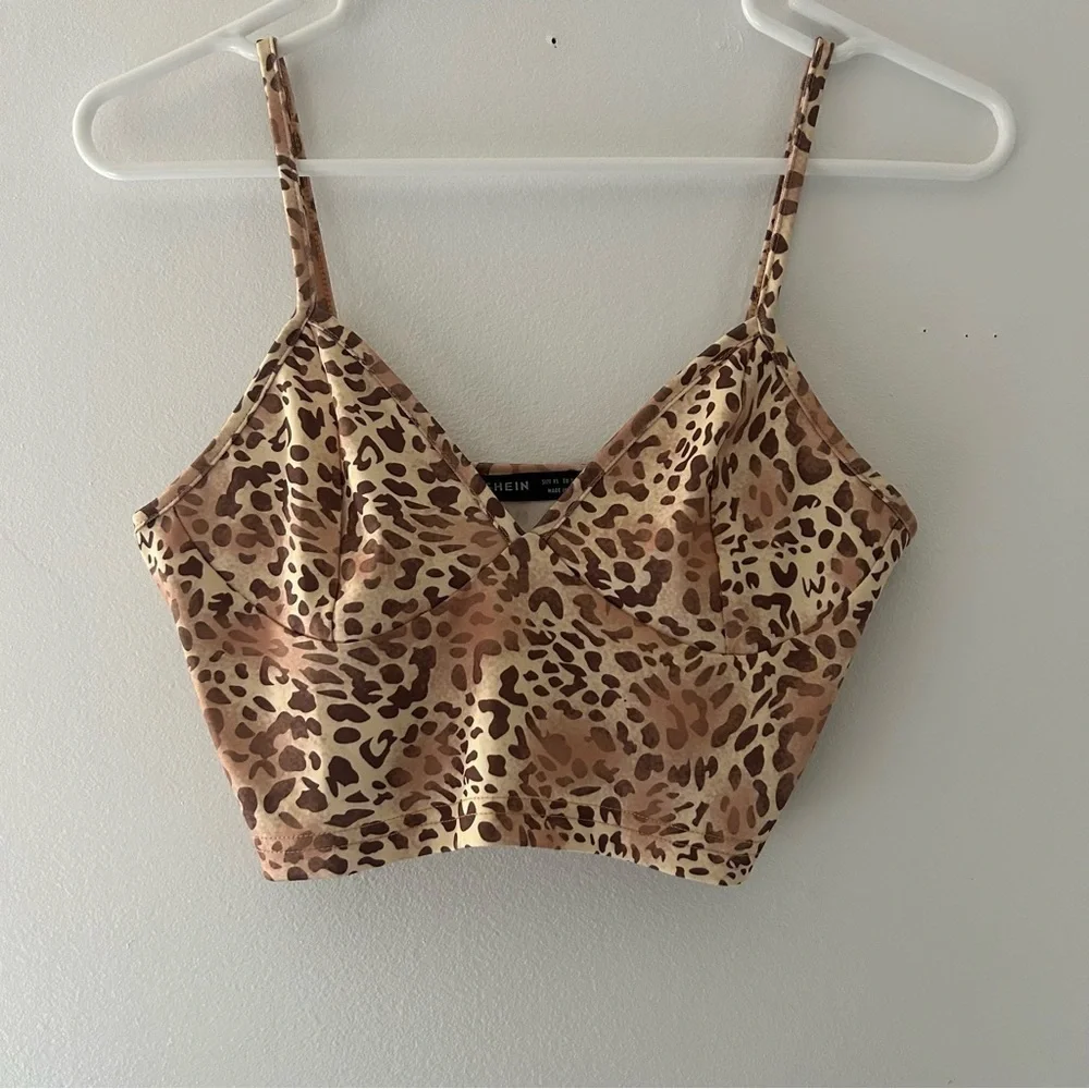 Womens US XS Shein Leopard Cropped Tank Top - Picture 1 of 3